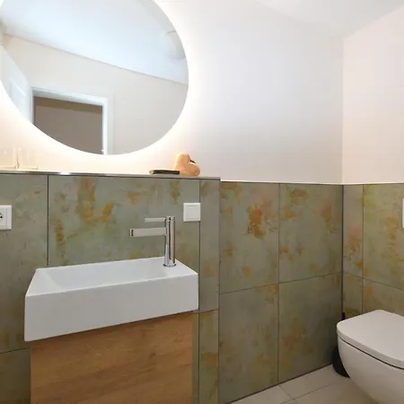 Schiefe Haus- 
