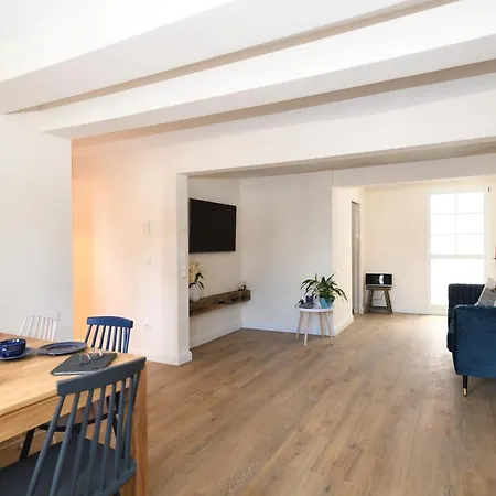 Schiefe Haus- 