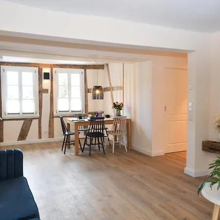 Schiefe Haus- 